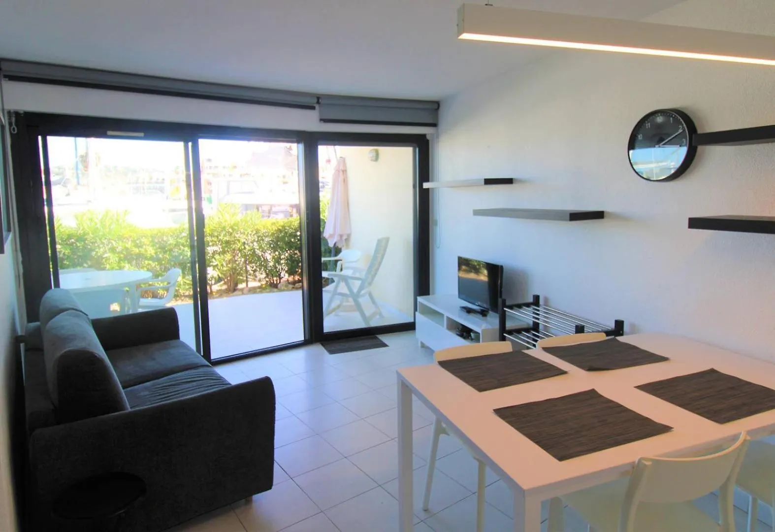 Apartment Marcogvoile - Golfe De Saint-Tropez - Agreable T2 Cabine Avec Vue Sur La Marina Cogolin