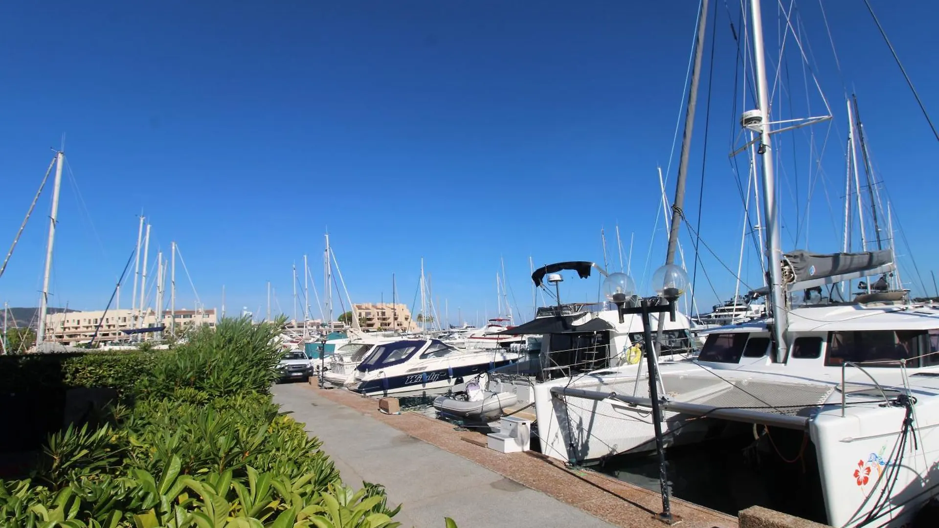 Marcogvoile - Golfe De Saint-Tropez - Agreable T2 Cabine Avec Vue Sur La Marina Cogolin France